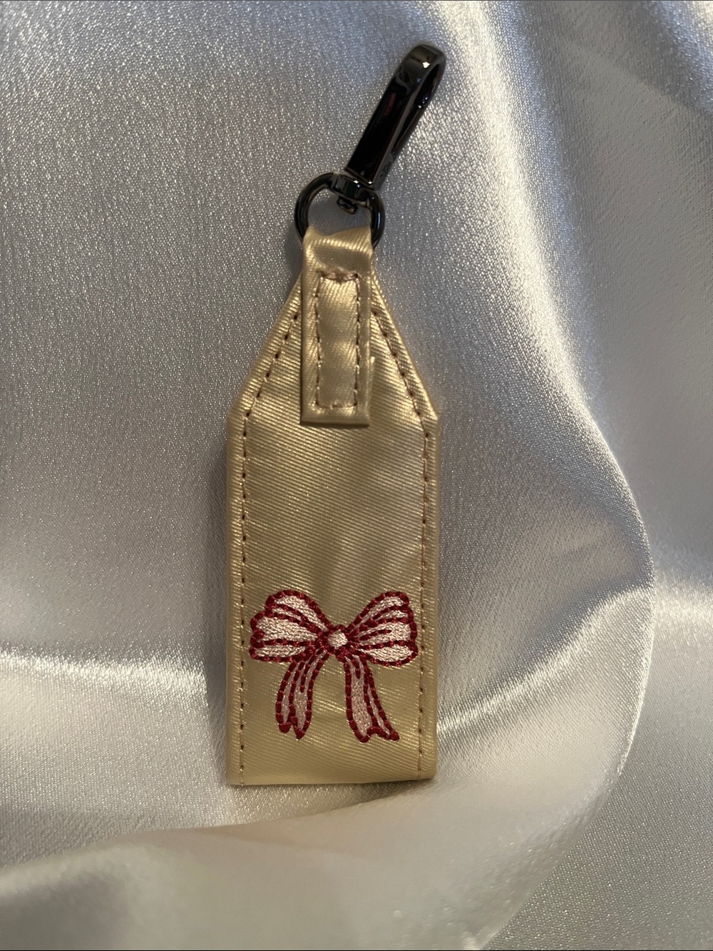 LUG - ** NWOT ** - Oversized Puller with Clasp - Metallic Rose Gold with Bow